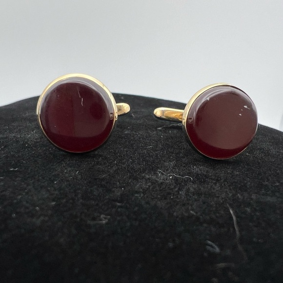 Hickok USA gold tone with a garnet colored plastic cabochon cufflinks - Picture 1 of 5